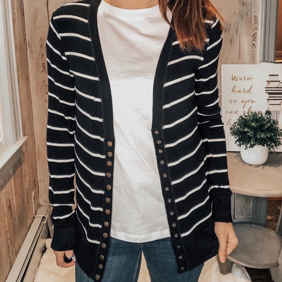 NWT Black & White Snap Cardigan - Picture 2 of 3